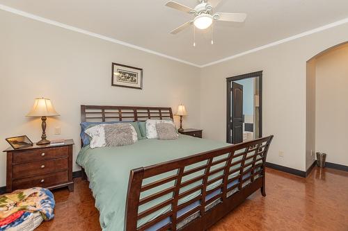 1571 20 Avenue, Salmon Arm, BC - Indoor Photo Showing Bedroom