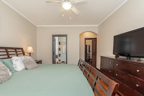 1571 20 Avenue, Salmon Arm, BC - Indoor Photo Showing Bedroom