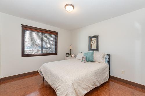 1571 20 Avenue, Salmon Arm, BC - Indoor Photo Showing Bedroom