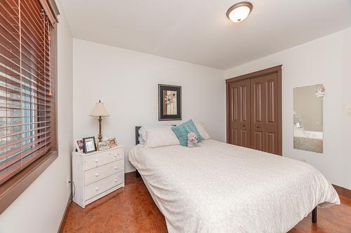 1571 20 Avenue, Salmon Arm, BC - Indoor Photo Showing Bedroom