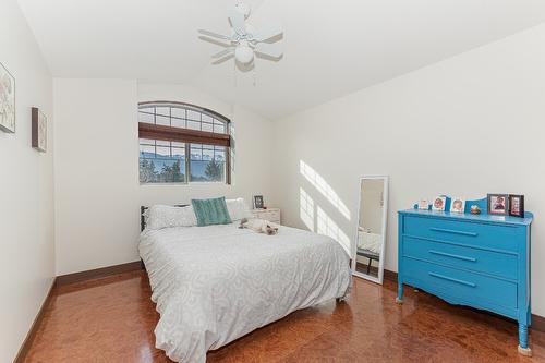 1571 20 Avenue, Salmon Arm, BC - Indoor Photo Showing Bedroom