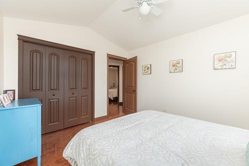 1571 20 Avenue, Salmon Arm, BC - Indoor Photo Showing Bedroom