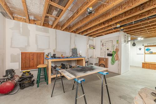 1571 20 Avenue, Salmon Arm, BC - Indoor Photo Showing Basement