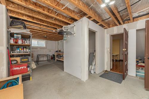 1571 20 Avenue, Salmon Arm, BC - Indoor Photo Showing Basement