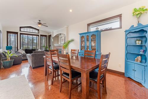 1571 20 Avenue, Salmon Arm, BC - Indoor Photo Showing Dining Room