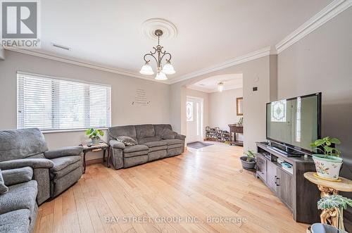 240 Pellatt Avenue, Toronto W04, ON - Indoor Photo Showing Living Room