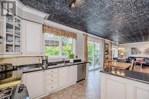 2455 Pebblestone Court, Oakville, ON - Indoor Photo Showing Kitchen With Double Sink