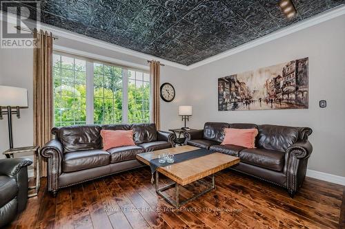 2455 Pebblestone Court, Oakville, ON - Indoor Photo Showing Living Room