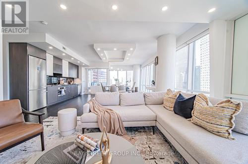 3105 - 8 The Esplanade, Toronto C08, ON - Indoor Photo Showing Living Room