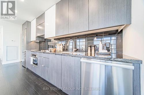 3105 - 8 The Esplanade, Toronto C08, ON - Indoor Photo Showing Kitchen With Upgraded Kitchen