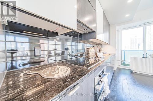 3105 - 8 The Esplanade, Toronto C08, ON - Indoor Photo Showing Kitchen With Upgraded Kitchen