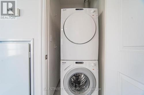 3105 - 8 The Esplanade, Toronto C08, ON - Indoor Photo Showing Laundry Room