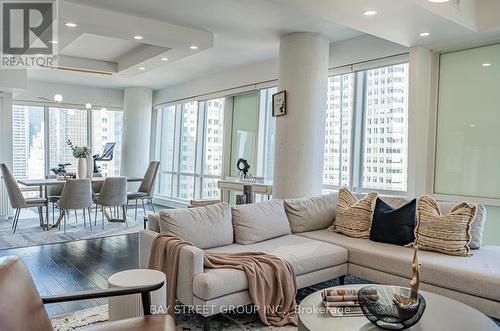 3105 - 8 The Esplanade, Toronto C08, ON - Indoor Photo Showing Living Room