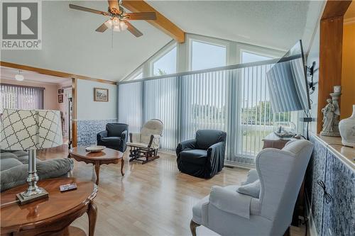 14977 County Rd 2 Road, South Stormont, ON - Indoor Photo Showing Living Room