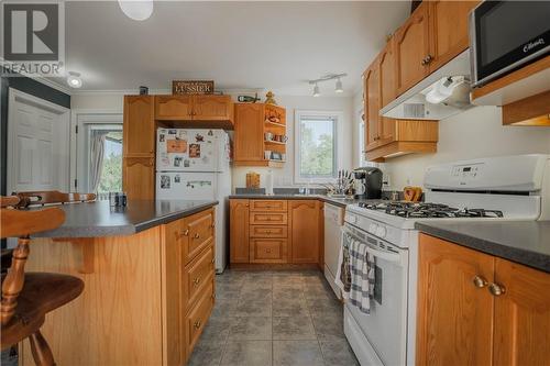 14977 County Rd 2 Road, South Stormont, ON - Indoor Photo Showing Kitchen