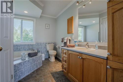 14977 County Rd 2 Road, South Stormont, ON - Indoor Photo Showing Bathroom