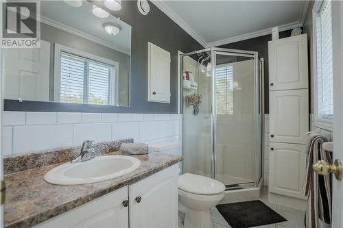 14977 County Rd 2 Road, South Stormont, ON - Indoor Photo Showing Bathroom