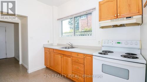 102 West Street N, Orillia, ON - Indoor Photo Showing Kitchen