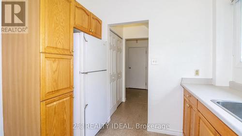 102 West Street N, Orillia, ON - Indoor Photo Showing Kitchen