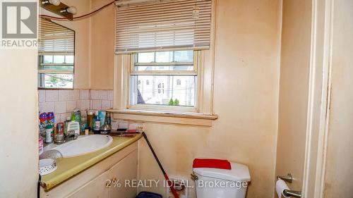 102 West Street N, Orillia, ON - Indoor Photo Showing Bathroom