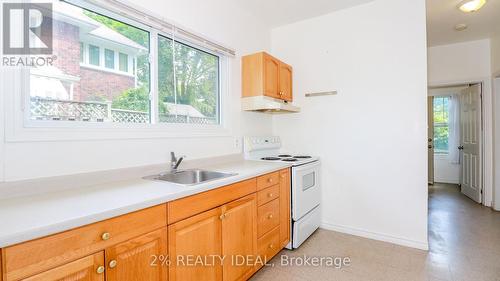 102 West Street N, Orillia, ON - Indoor Photo Showing Kitchen