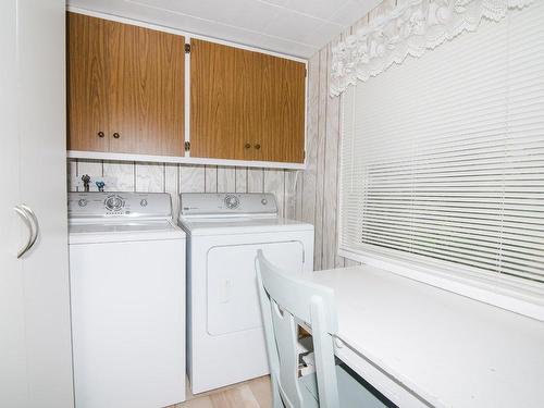 Laundry room - 106 Rue Bertrand, Saint-Denis-De La Bouteillerie, QC - Indoor Photo Showing Laundry Room