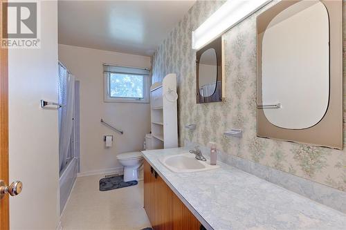 246 Basswood Avenue, Renfrew, ON - Indoor Photo Showing Bathroom