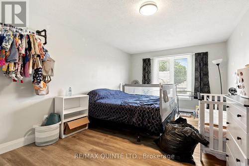 145 Pinnacle Street, Belleville, ON - Indoor Photo Showing Bedroom