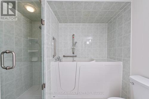 1817 - 18 Sommerset Way, Toronto C14, ON - Indoor Photo Showing Bathroom