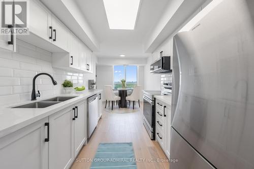 1817 - 18 Sommerset Way, Toronto C14, ON - Indoor Photo Showing Kitchen With Double Sink With Upgraded Kitchen