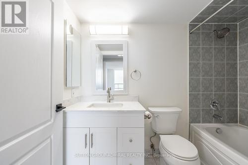 1817 - 18 Sommerset Way, Toronto C14, ON - Indoor Photo Showing Bathroom