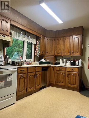 1130 Franklin Avenue, Esterhazy, SK - Indoor Photo Showing Kitchen With Double Sink