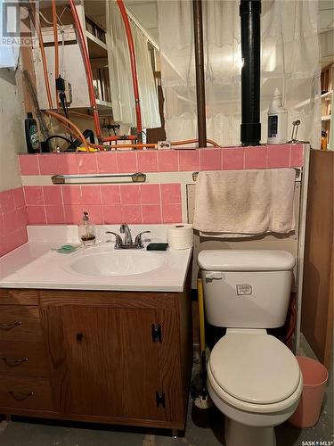 1130 Franklin Avenue, Esterhazy, SK - Indoor Photo Showing Bathroom