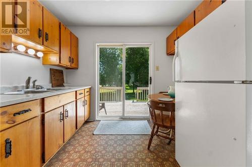 575 Elizabeth Street, Pembroke, ON - Indoor Photo Showing Kitchen