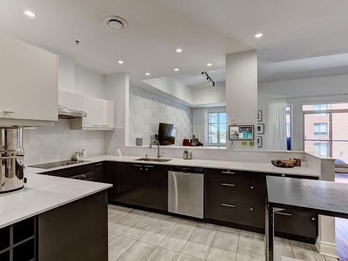 Kitchen - 301-150 Ch. Bates, Mont-Royal, QC - Indoor Photo Showing Kitchen With Upgraded Kitchen