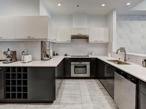 Cuisine - 301-150 Ch. Bates, Mont-Royal, QC - Indoor Photo Showing Kitchen With Upgraded Kitchen