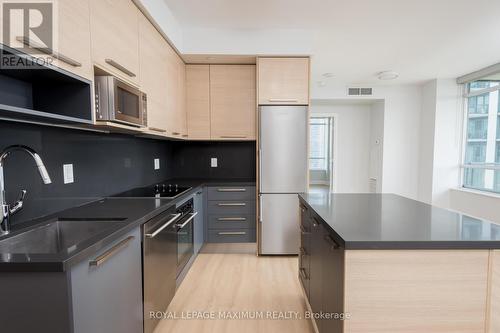 2310 - 36 Park Lawn Road, Toronto, ON - Indoor Photo Showing Kitchen