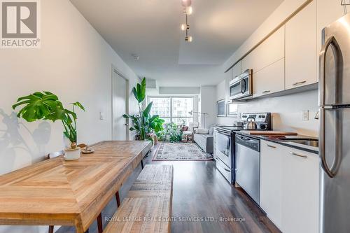 1527 - 38 Joe Shuster Way, Toronto W01, ON - Indoor Photo Showing Kitchen With Stainless Steel Kitchen