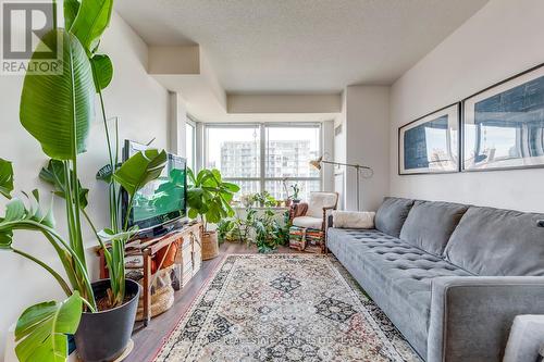 1527 - 38 Joe Shuster Way, Toronto W01, ON - Indoor Photo Showing Living Room