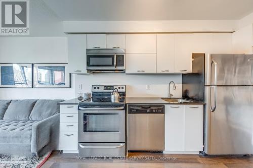 1527 - 38 Joe Shuster Way, Toronto W01, ON - Indoor Photo Showing Kitchen With Stainless Steel Kitchen