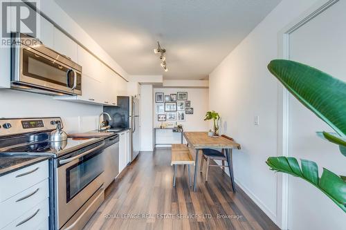 1527 - 38 Joe Shuster Way, Toronto W01, ON - Indoor Photo Showing Kitchen With Stainless Steel Kitchen