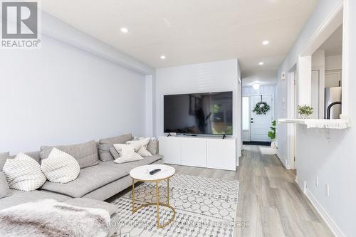 52 - 5033 Pinedale Avenue, Burlington (Appleby), ON - Indoor Photo Showing Living Room