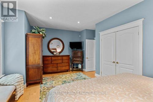 18 Stoney Brae Drive, Brant (South Dumfries), ON - Indoor Photo Showing Bedroom