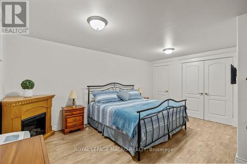 18 Stoney Brae Drive, Brant (South Dumfries), ON - Indoor Photo Showing Bedroom