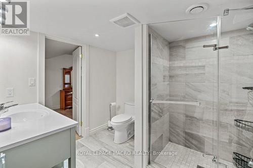 18 Stoney Brae Drive, Brant (South Dumfries), ON - Indoor Photo Showing Bathroom