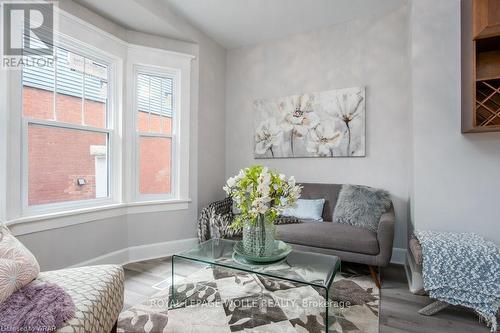 197 Palmer Avenue, Kitchener, ON - Indoor Photo Showing Living Room