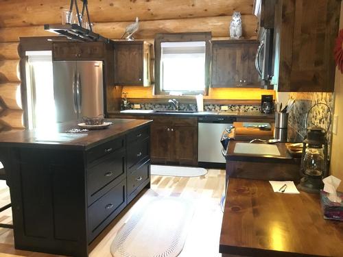 2850 Black Bear Crescent, Kimberley, BC - Indoor Photo Showing Kitchen