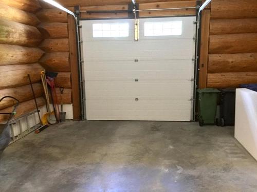 2850 Black Bear Crescent, Kimberley, BC - Indoor Photo Showing Garage