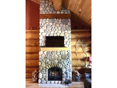 2850 Black Bear Crescent, Kimberley, BC - Indoor Photo Showing Living Room With Fireplace