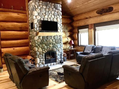 2850 Black Bear Crescent, Kimberley, BC - Indoor Photo Showing Living Room With Fireplace